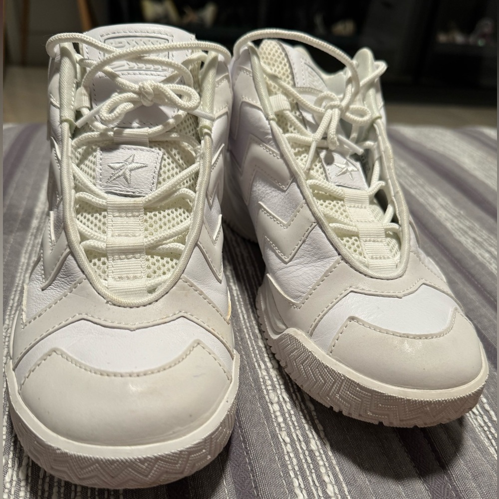 Woman’s shoes, no tag or box
